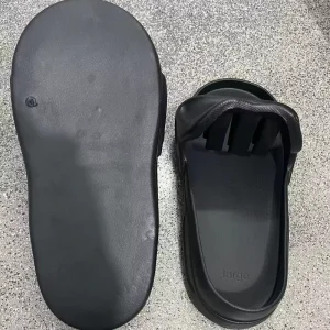 3 Size Shoes with Nails That Can Walk on Epoxy Cement Self leveling Floors and Whose Nail Marks Can Be Restored