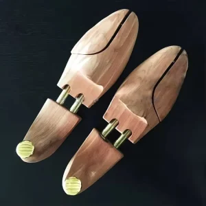 Adjustable Metal Tubes Cedar Wood Shoe Tree Stretcher with Customizable Logo
