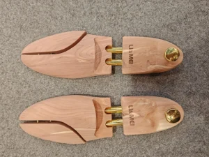 Adjustable Size Cedar Shoe Trees Wooden Shoe Stretcher for European Shoes