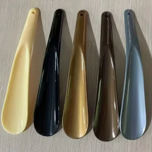 Custom LOGO Short Hanging Plastic Shoehorn Custom Color Shoe Wearing Assistance Tool Shoehorn Tough Unbreakable Shoe Helpers