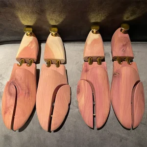 Custom Logo Cedar Shoe Tree for Man Adjustable Length Shoes Boot Holder Shaper Stretcher Support Tree Climbing Shoes Trees