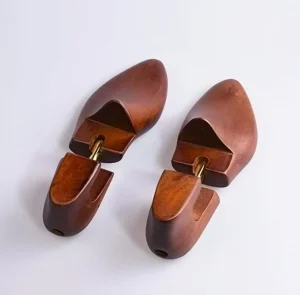 Customizable logo Cedar Wood Shoe Tree for men hormas para zapatos Luxurious Solid Wood Shoe Stretcher