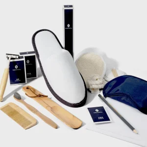Eco Friendly Luxury Hotel Disposable Toiletries Bamboo Hotel Amenities Set Including Toothbrush Kit Spa Slippers