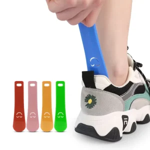 Multicolor 5.9″/15cm Fluorescent PP Plastic Handled Shoe Horn Model 34040110 for Kids Men Women Travel China