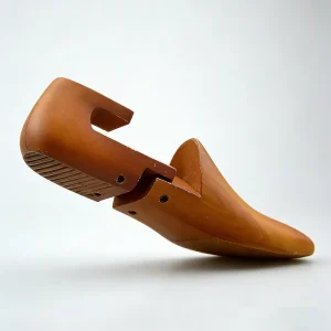 OEM Baifangyi Cedar Wooden Custom Adjustable Anti Wrinkle Shoe Stretcher Trees for Men Anti Deformation Protection