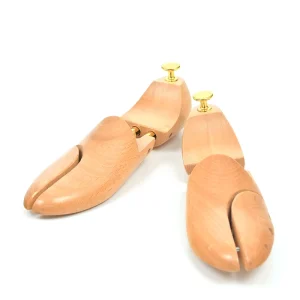 OEM Shoe Stretcher Cedar Wood Custom Shoe Trees Mens Adjustable BSCI Certified Natural Color for Sale